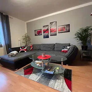Grosse Helle Mit Balkon, Ruhig Gelegen Mit Guter Verkehrsanbindung Apartment